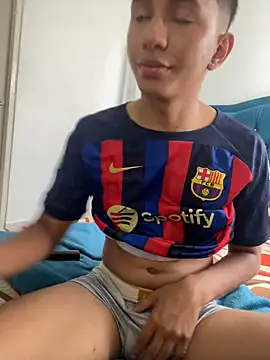 Snapshot of Leonarrrd_01 chatting on 12-20-24, 06:24 Leonarrrd 01 online show from 12-20-24, 06:24