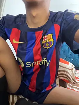 Snapshot of Leonarrrd_01 chatting on 12-21-24, 05:18 Leonarrrd 01 online show from 12-21-24, 05:18