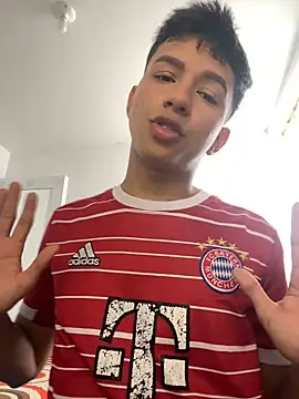 Snapshot of Leonarrrd_01 chatting on 12-28-24, 04:52 Leonarrrd 01 online show from 12-28-24, 04:52