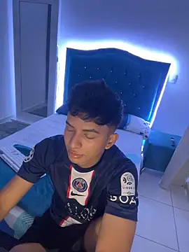 Snapshot of Leonarrrd_01 chatting on 01-01-25, 10:56 Leonarrrd 01 online show from 01-01-25, 10:56