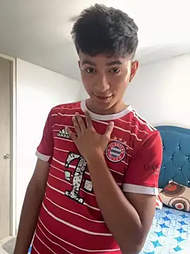 Snapshot of Leonarrrd_01 chatting on 02-05-25, 05:53 Leonarrrd 01 online show from 02-05-25, 05:53