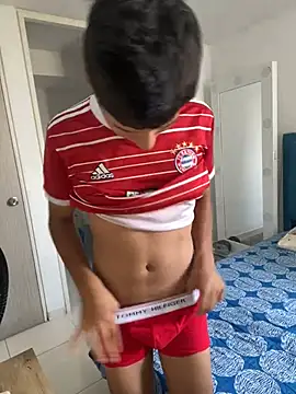 Snapshot of Leonarrrd_01 chatting on 02-07-25, 06:24 Leonarrrd 01 online show from 02-07-25, 06:24