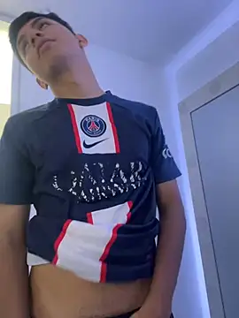 Snapshot of Leonarrrd_01 chatting on 02-08-25, 03:19 Leonarrrd 01 online show from 02-08-25, 03:19