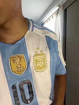 Snapshot of Leonarrrd_01 chatting on 02-14-25, 06:08 Leonarrrd 01 online show from 02-14-25, 06:08