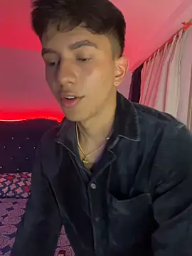 Snapshot of Leonarrrd_01 chatting on 02-15-25, 03:20 Leonarrrd 01 online show from 02-15-25, 03:20