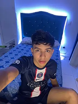 Snapshot of Leonarrrd_01 chatting on 02-18-25, 02:59 Leonarrrd 01 online show from 02-18-25, 02:59