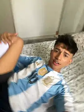 Snapshot of Leonarrrd_01 chatting on 02-22-25, 07:58 Leonarrrd 01 online show from 02-22-25, 07:58