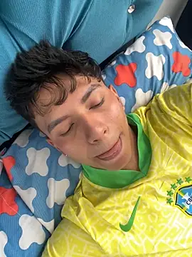 Snapshot of Leonarrrd_01 chatting on 03-05-25, 06:23 Leonarrrd 01 online show from 03-05-25, 06:23