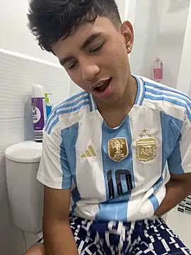 Snapshot of Leonarrrd_01 chatting on 03-08-25, 03:17 Leonarrrd 01 online show from 03-08-25, 03:17