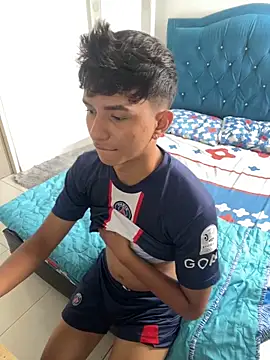 Snapshot of Leonarrrd_01 chatting on 03-08-25, 06:37 Leonarrrd 01 online show from 03-08-25, 06:37