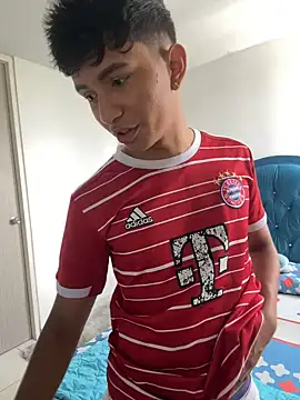 Snapshot of Leonarrrd_01 chatting on 03-10-25, 07:40 Leonarrrd 01 online show from 03-10-25, 07:40