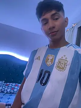 Snapshot of Leonarrrd_01 chatting on 03-19-25, 11:25 Leonarrrd 01 online show from 03-19-25, 11:25