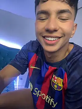 Snapshot of Leonarrrd_01 chatting on 03-22-25, 02:37 Leonarrrd 01 online show from 03-22-25, 02:37