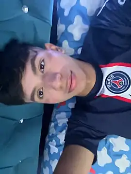 Snapshot of Leonarrrd_01 chatting on 03-23-25, 01:42 Leonarrrd 01 online show from 03-23-25, 01:42