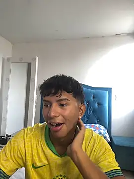 Snapshot of Leonarrrd_01 chatting on 09-27-25, 08:36 Leonarrrd 01 online show from 09-27-25, 08:36