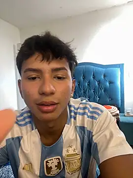 Snapshot of Leonarrrd_01 chatting on 10-05-25, 07:56 Leonarrrd 01 online show from 10-05-25, 07:56