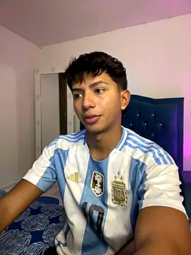 Snapshot of Leonarrrd_01 chatting on 10-08-25, 02:09 Leonarrrd 01 online show from 10-08-25, 02:09