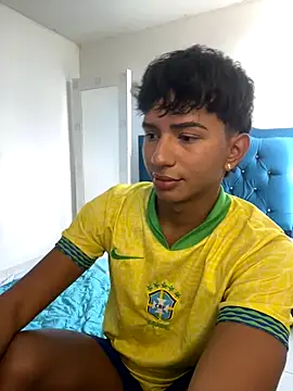 Snapshot of Leonarrrd_01 chatting on 10-10-25, 08:19 Leonarrrd 01 online show from 10-10-25, 08:19