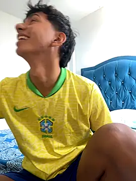 Snapshot of Leonarrrd_01 chatting on 10-12-25, 07:35 Leonarrrd 01 online show from 10-12-25, 07:35