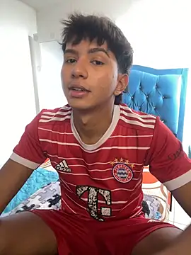 Snapshot of Leonarrrd_01 chatting on 10-19-25, 08:09 Leonarrrd 01 online show from 10-19-25, 08:09