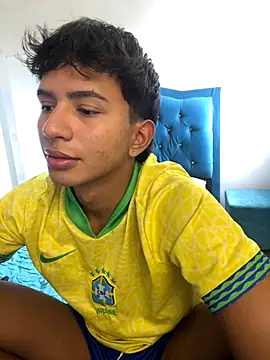 Snapshot of Leonarrrd_01 chatting on 10-20-25, 09:04 Leonarrrd 01 online show from 10-20-25, 09:04