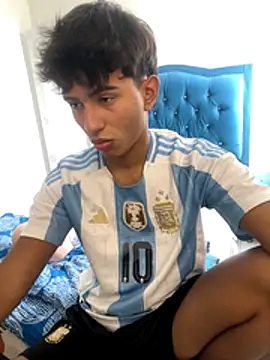 Snapshot of Leonarrrd_01 chatting on 10-21-25, 08:09 Leonarrrd 01 online show from 10-21-25, 08:09