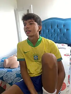 Snapshot of Leonarrrd_01 chatting on 10-23-25, 07:56 Leonarrrd 01 online show from 10-23-25, 07:56