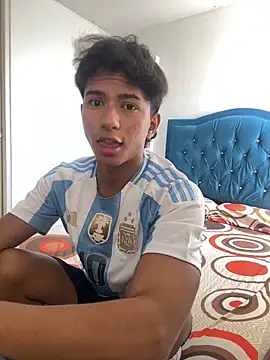 Snapshot of Leonarrrd_01 chatting on 10-29-25, 03:14 Leonarrrd 01 online show from 10-29-25, 03:14