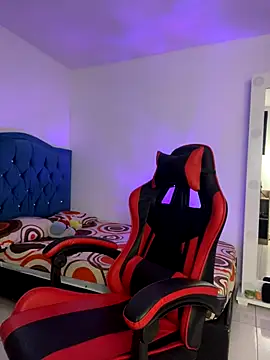 Snapshot of Leonarrrd_01 chatting on 11-03-25, 11:37 Leonarrrd 01 online show from 11-03-25, 11:37