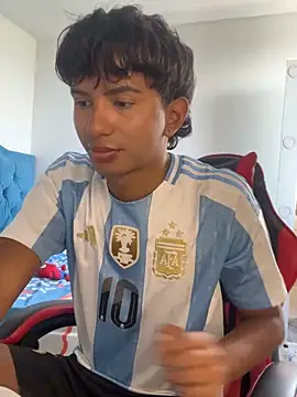 Snapshot of Leonarrrd_01 chatting on 11-22-25, 07:57 Leonarrrd 01 online show from 11-22-25, 07:57