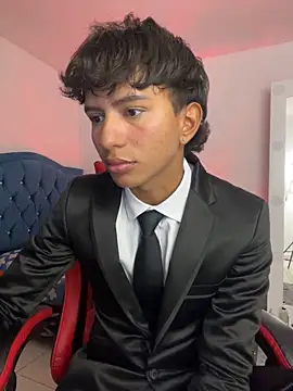 Snapshot of Leonarrrd_01 chatting on 11-24-25, 11:04 Leonarrrd 01 online show from 11-24-25, 11:04