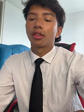 Snapshot of Leonarrrd_01 chatting on 11-28-25, 05:37 Leonarrrd 01 online show from 11-28-25, 05:37