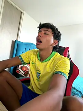 Snapshot of Leonarrrd_01 chatting on 11-29-25, 09:29 Leonarrrd 01 online show from 11-29-25, 09:29