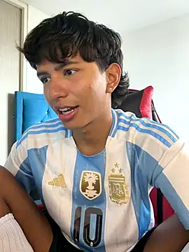 Snapshot of Leonarrrd_01 chatting on 12-02-25, 08:26 Leonarrrd 01 online show from 12-02-25, 08:26