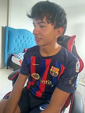 Snapshot of Leonarrrd_01 chatting on 12-04-25, 04:05 Leonarrrd 01 online show from 12-04-25, 04:05