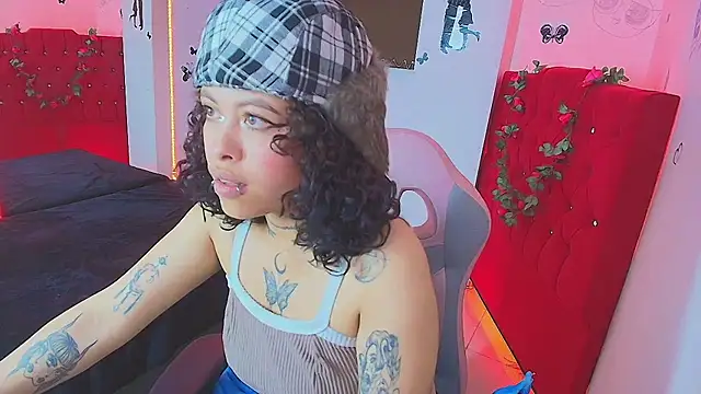 Snapshot of miahernadez303av chatting on 09-11-25, 02:11 miahernadez303av online show from 09-11-25, 02:11