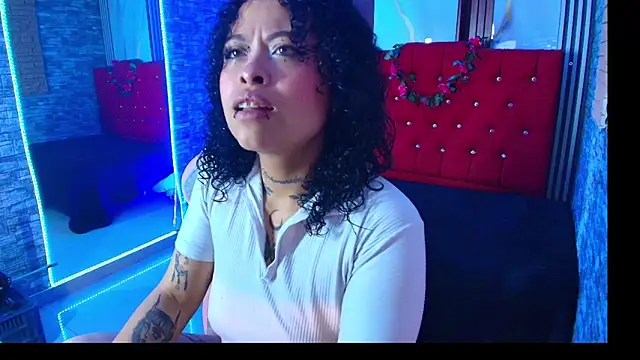 Snapshot of miahernadez303av chatting on 11-18-25, 03:23 miahernadez303av online show from 11-18-25, 03:23