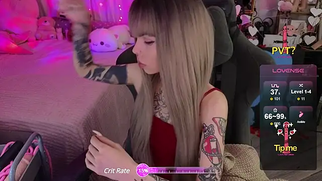 Snapshot of Kerry_Kirk chatting on 02-25-25, 07:47 Kerry Kirk online show from 02-25-25, 07:47