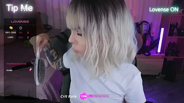 Snapshot of Kerry_Kirk chatting on 10-05-25, 08:40 Kerry Kirk online show from 10-05-25, 08:40