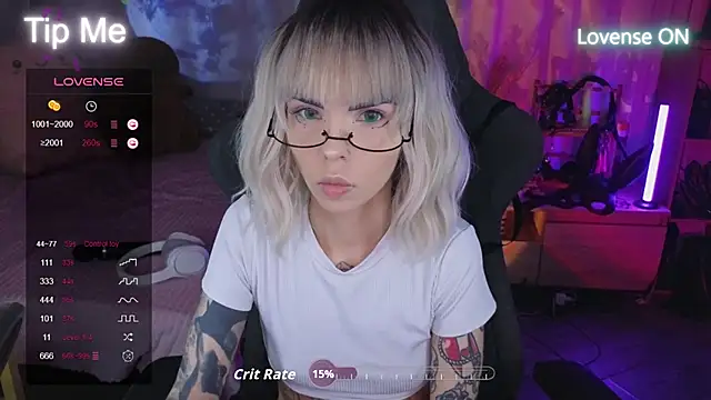 Snapshot of Kerry_Kirk chatting on 10-07-25, 11:02 Kerry Kirk online show from 10-07-25, 11:02