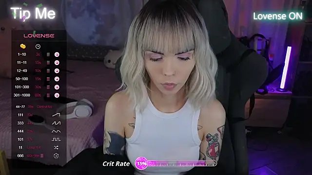 Snapshot of Kerry_Kirk chatting on 10-08-25, 11:13 Kerry Kirk online show from 10-08-25, 11:13