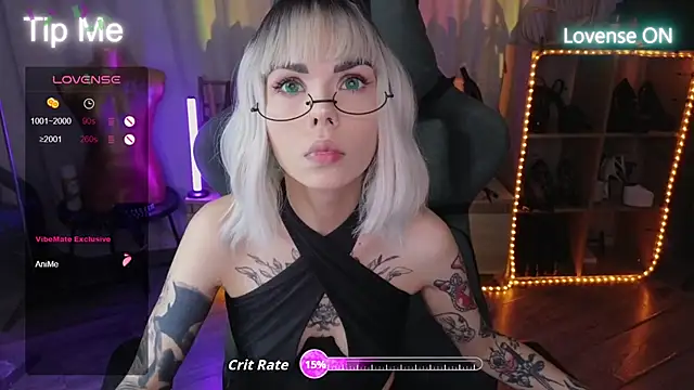 Snapshot of Kerry_Kirk chatting on 10-18-25, 08:31 Kerry Kirk online show from 10-18-25, 08:31