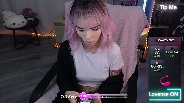 Snapshot of Kerry_Kirk chatting on 11-07-25, 04:40 Kerry Kirk online show from 11-07-25, 04:40