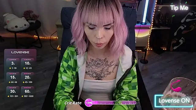 Snapshot of Kerry_Kirk chatting on 11-12-25, 08:19 Kerry Kirk online show from 11-12-25, 08:19