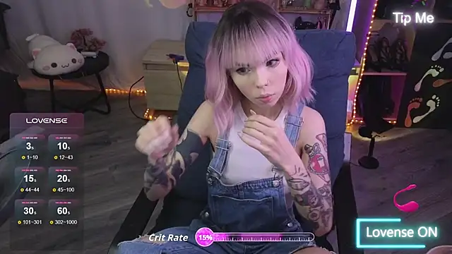 Snapshot of Kerry_Kirk chatting on 11-13-25, 09:47 Kerry Kirk online show from 11-13-25, 09:47