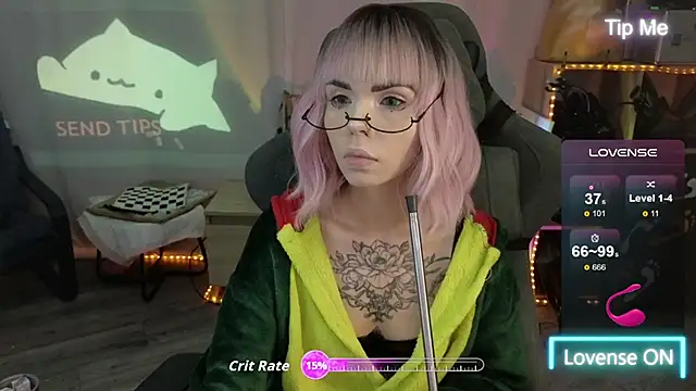 Snapshot of Kerry_Kirk chatting on 11-19-25, 09:04 Kerry Kirk online show from 11-19-25, 09:04