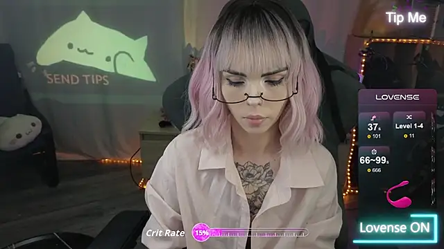 Snapshot of Kerry_Kirk chatting on 11-27-25, 08:44 Kerry Kirk online show from 11-27-25, 08:44