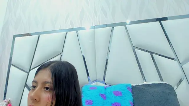 Snapshot of _aurora18_ chatting on 03-22-25, 03:20 aurora18 online show from 03-22-25, 03:20