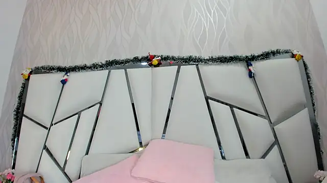 Snapshot of _aurora18_ chatting on 12-16-25, 03:11 aurora18 online show from 12-16-25, 03:11