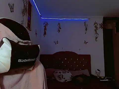 madisonx17 online show from 10-02-25, 09:44